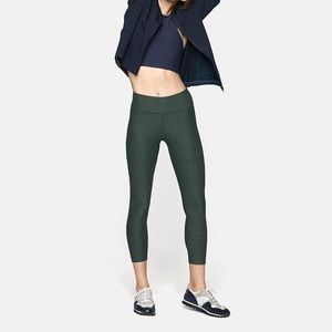 Never worn-3/4 Outdoor Voices Warm Up leggings XS